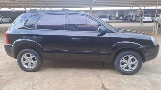 HYUNDAI TUCSON 2.0 MPFI GL 16V 142CV 2WD GASOLINA 4P AUTOMÁTICO